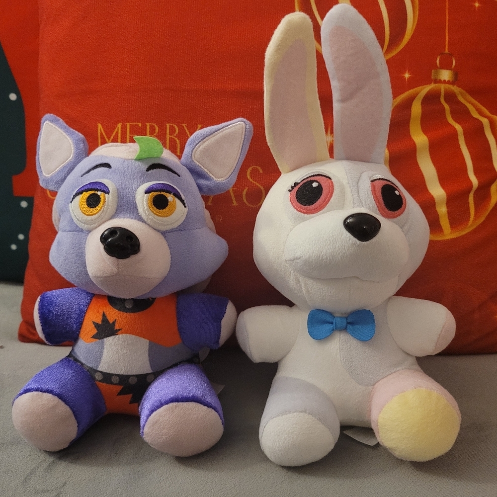Five nights at Freddy's Pizza characters Plush Toy Duo - Purple and White